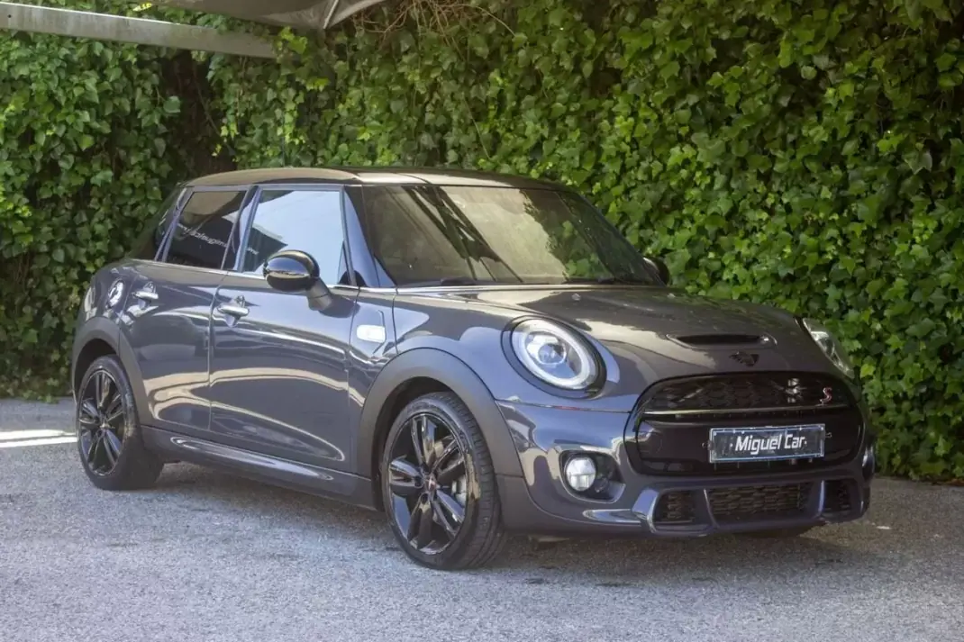 MINI 5 Portas 2019 - 24900 EUR, 105000 km - AUTO.MOTO.pt - 105000km - foto 1 de 17