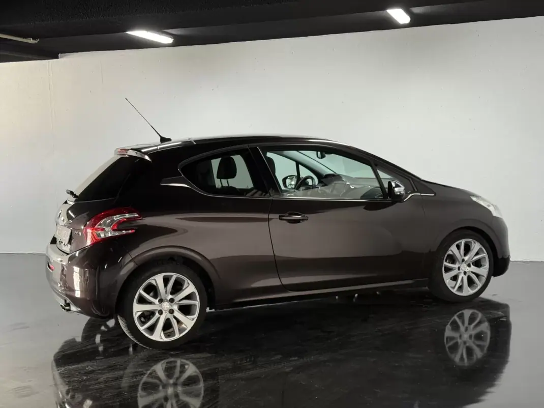 Peugeot 208 2012 - 6500 EUR, 236500 km - AUTO.MOTO.pt - 236500km - foto 2 de 21