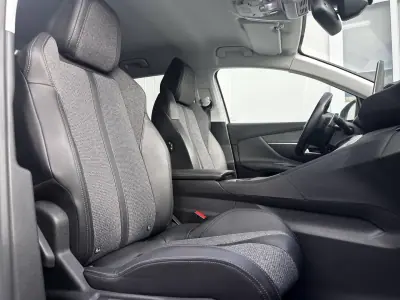 Peugeot 3008 2019 - 15990 EUR, 97900 km - AUTO.MOTO.pt - 97900km - foto 12 de 31