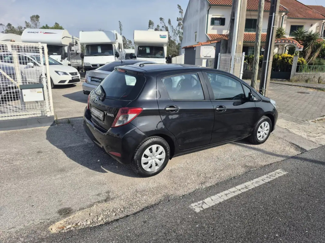 Toyota Yaris 2012 - 8900 EUR, 148050 km - AUTO.MOTO.pt - 148050km - foto 10 de 30