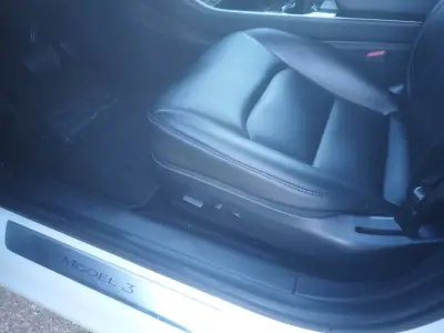 Tesla Model 3 2019 - 22900 EUR, 117000 km - AUTO.MOTO.pt - 117000km - foto 26 de 27