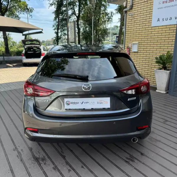 Mazda 3 2017 - 9750 EUR, 193000 km - AUTO.MOTO.pt - 193000km - foto 4 de 12
