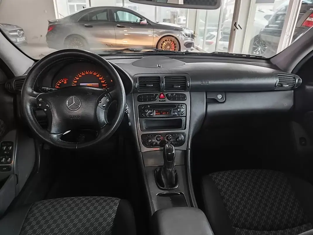 Mercedes-Benz C 220 2000 - 5750 EUR, 372700 km - AUTO.MOTO.pt - 372700km - foto 41 de 60