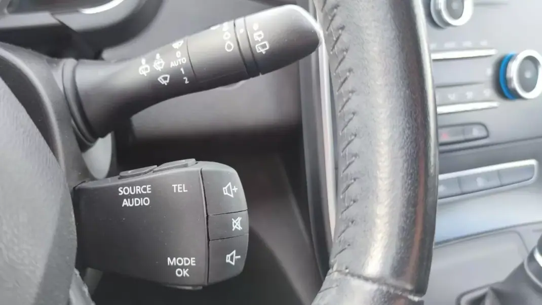 Renault Scénic 2017 - 12590 EUR, 176302 km - 176302km - foto 11 de 22