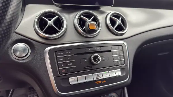 Mercedes-Benz CLA 200 2017 - 21800 EUR, 181000 km - AUTO.MOTO.pt - 181000km - foto 38 de 55