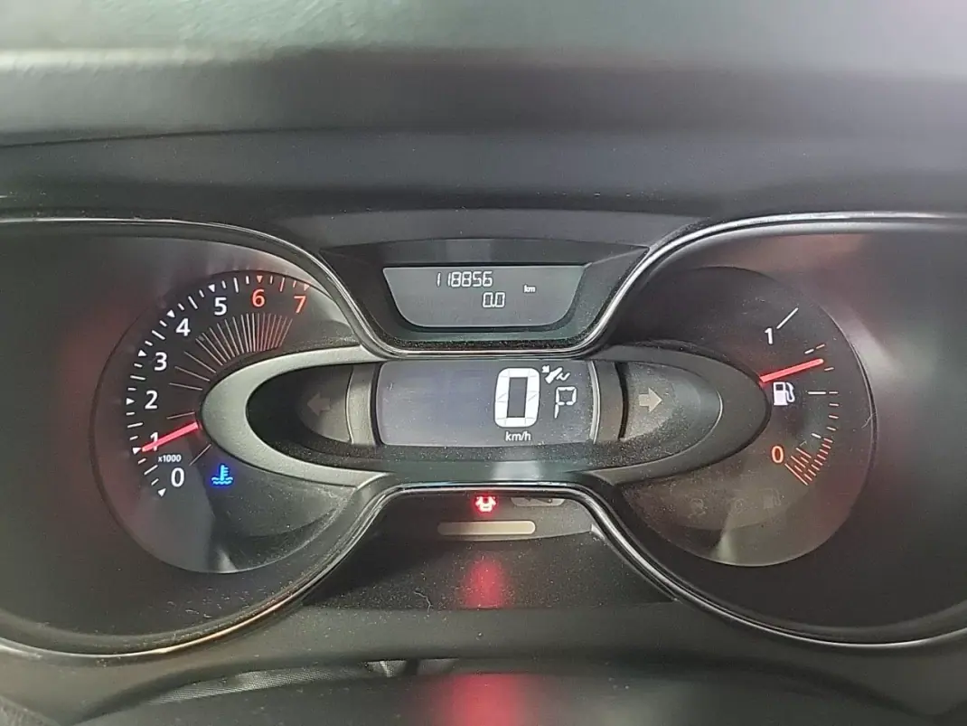 Renault Captur 2017 - 11900 EUR, 118207 km - 118207km - foto 12 de 23