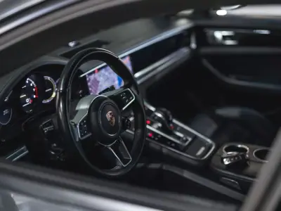 Porsche Panamera Sport Turismo 2019 - 69990 EUR, 80000 km - AUTO.MOTO.pt - 80000km - foto 14 de 23