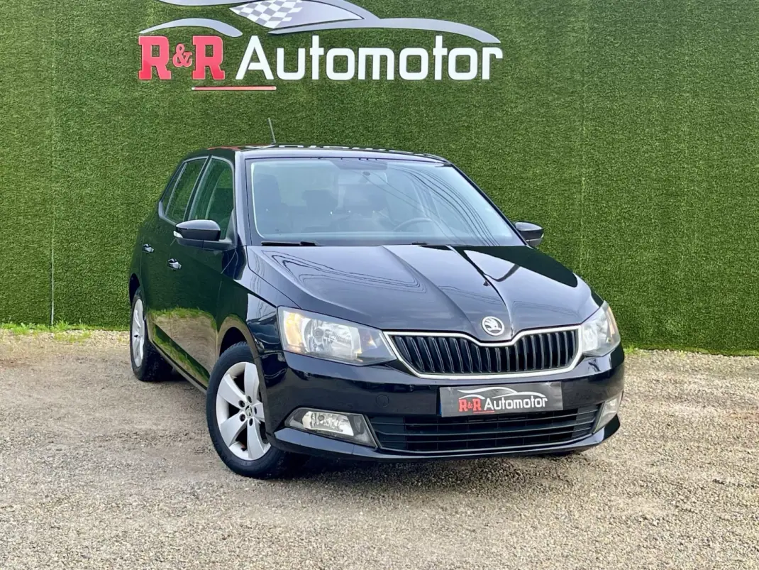 Skoda Fabia 2015 - 8900 EUR, 187000 km - AUTO.MOTO.pt - 187000km - foto 1 de 22