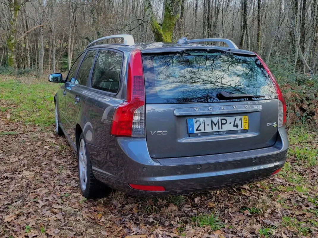 Volvo V50 2012 - 8950 EUR, 155400 km - AUTO.MOTO.pt - 155400km - foto 7 de 27