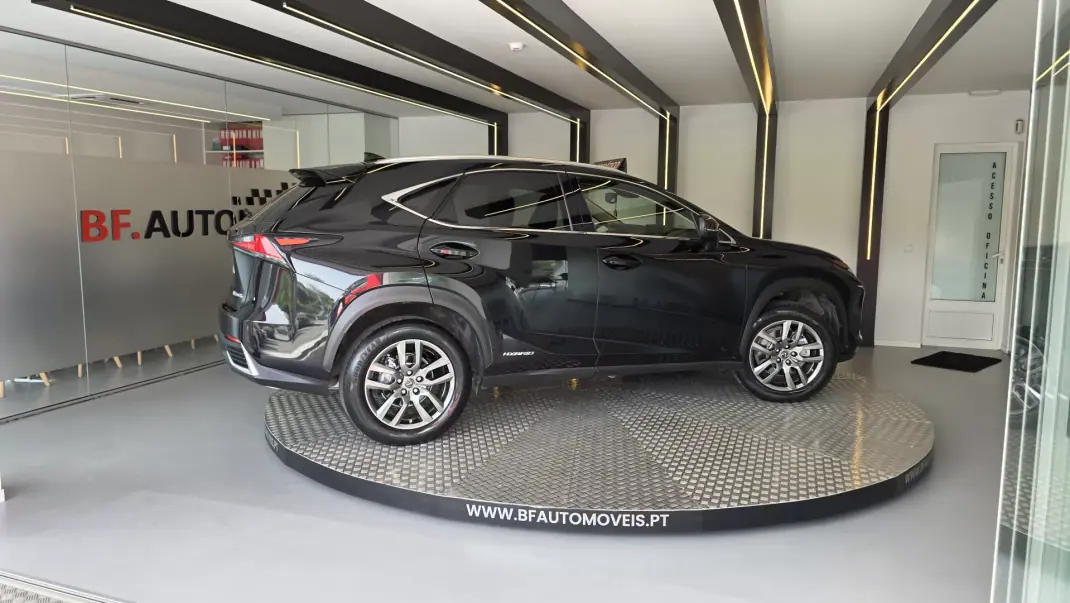 Lexus NX 300h 2018 - 31900 EUR, 78634 km - AUTO.MOTO.pt - 78634km - foto 7 de 65