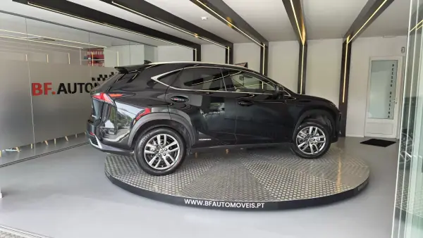 Lexus NX 300h 2018 - 31900 EUR, 78634 km - AUTO.MOTO.pt - 78634km - foto 7 de 65