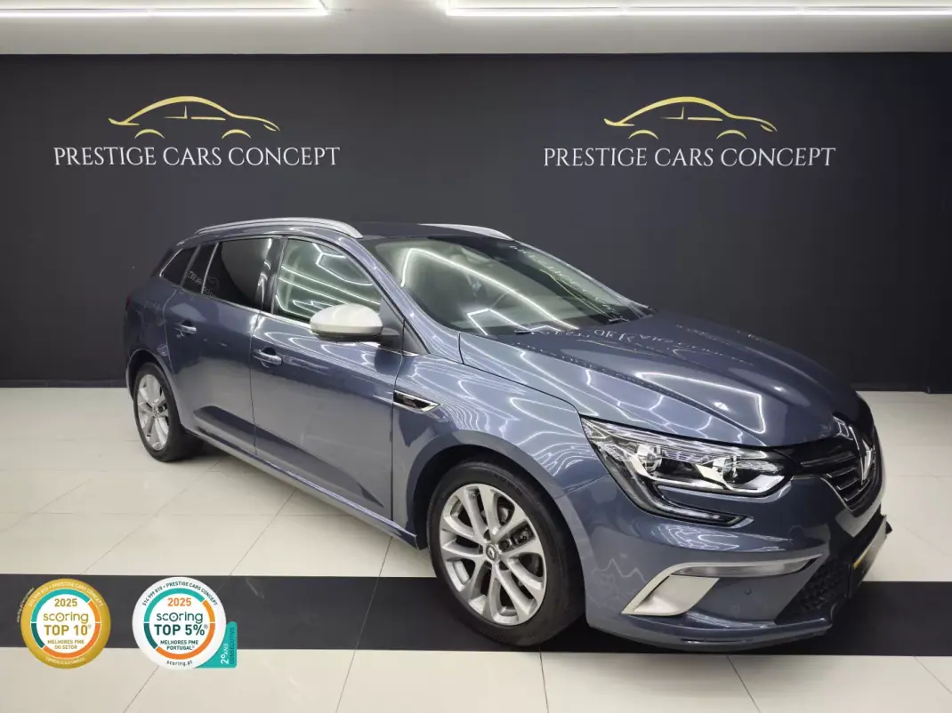 Renault Mégane Sport Tourer 2018 - 14450 EUR, 246155 km - AUTO.MOTO.pt - 246155km - foto 1 de 37