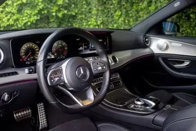 Mercedes-Benz E 300 2019 - 29900 EUR, 168000 km - AUTO.MOTO.pt - 168000km - foto 13 de 22