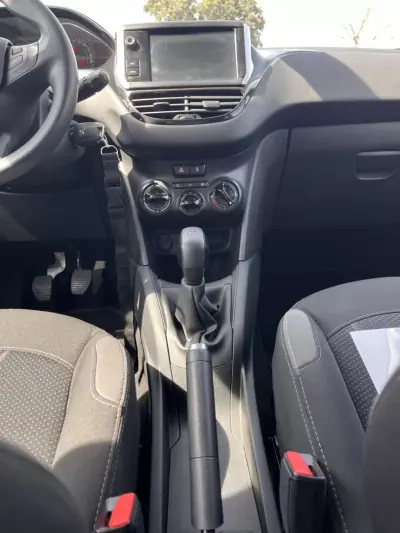 Peugeot 208 2015 - 7250 EUR, 84100 km - AUTO.MOTO.pt - 84100km - foto 10 de 19