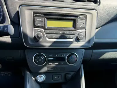 Nissan Leaf 2021 - 13900 EUR, 106000 km - AUTO.MOTO.pt - 106000km - foto 9 de 12