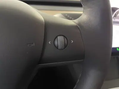 Tesla Model 3 2022 - 29700 EUR, 49000 km - AUTO.MOTO.pt - 49000km - foto 21 de 43