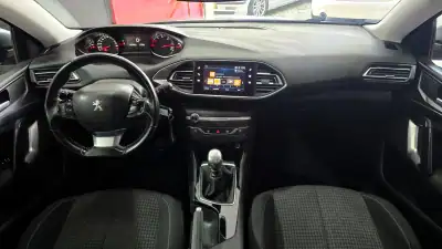 Peugeot 308 SW 2018 - 12650 EUR, 133760 km - AUTO.MOTO.pt - 133760km - foto 11 de 60