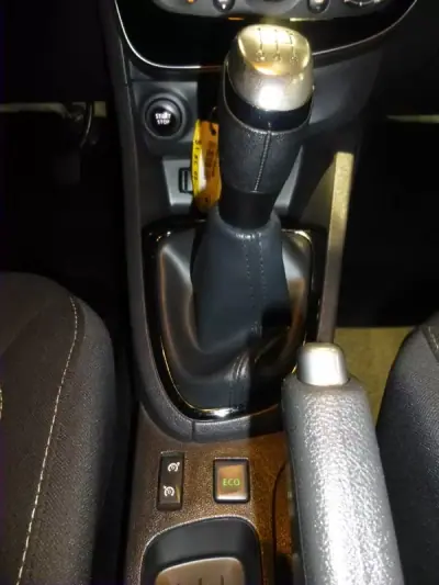 Renault Clio 2019 - 11700 EUR, 116904 km - AUTO.MOTO.pt - 116904km - foto 19 de 32