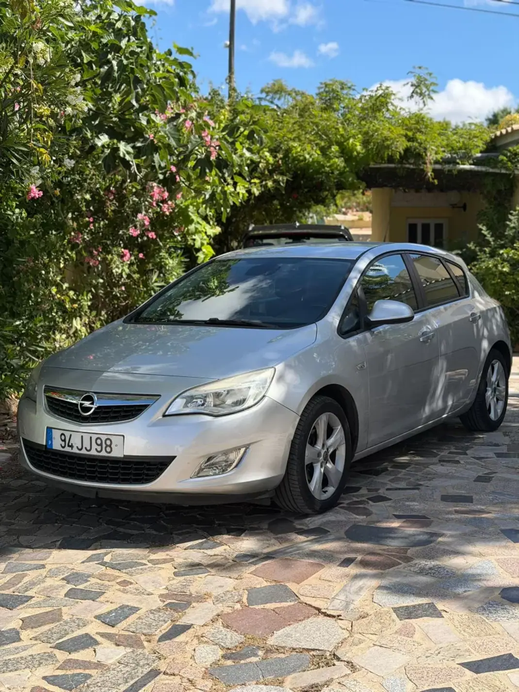 Opel Astra 2010 - 7900 EUR, 170584 km - AUTO.MOTO.pt - 170584km - foto 2 de 9