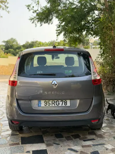 Renault Scénic 2012 - 11900 EUR, 251393 km - AUTO.MOTO.pt - 251393km - foto 5 de 9