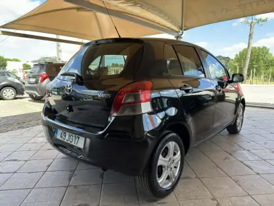 Toyota Yaris 2010 - 5500 EUR, 207295 km - AUTO.MOTO.pt - 207295km - foto 8 de 26