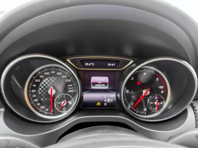 Mercedes-Benz A 180 2018 - 17990 EUR, 105300 km - AUTO.MOTO.pt - 105300km - foto 13 de 20