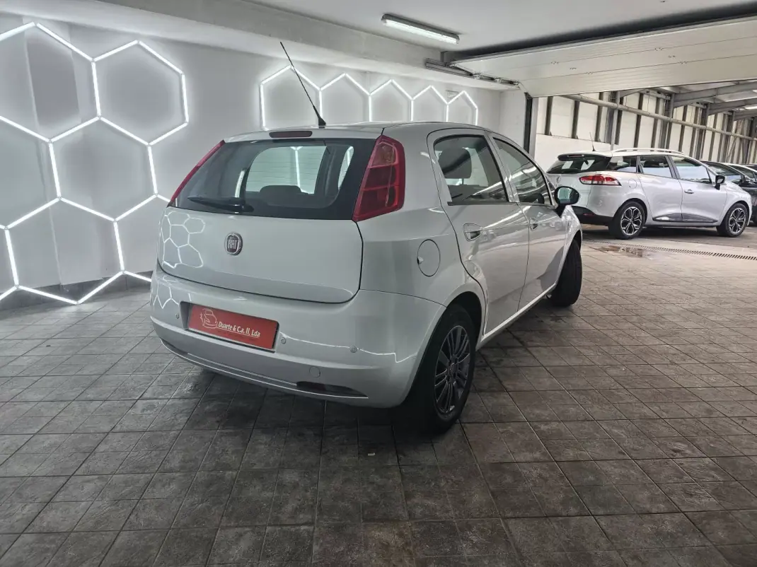 Fiat Grande Punto 2010 - 6000 EUR, 161462 km - AUTO.MOTO.pt - 161462km - foto 20 de 35