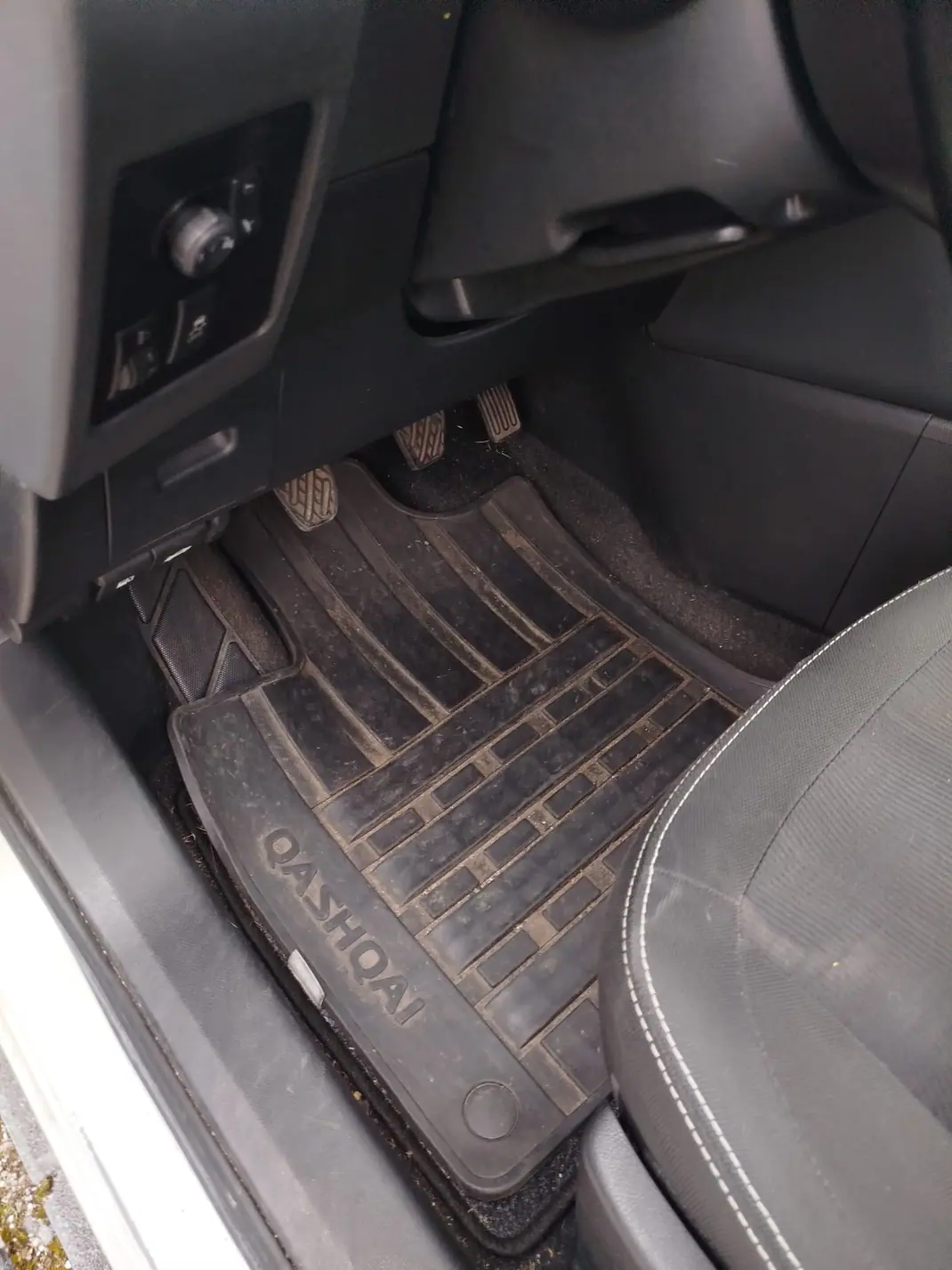 Nissan Qashqai 2011 - 12000 EUR, 101293 km - AUTO.MOTO.pt - 101293km - foto 9 de 15