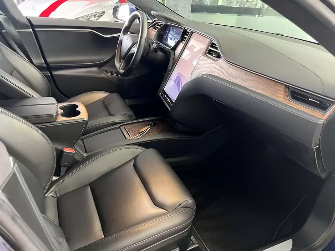 Tesla Model S 2020 - 46800 EUR, 44110 km - 44110km - foto 20 de 25