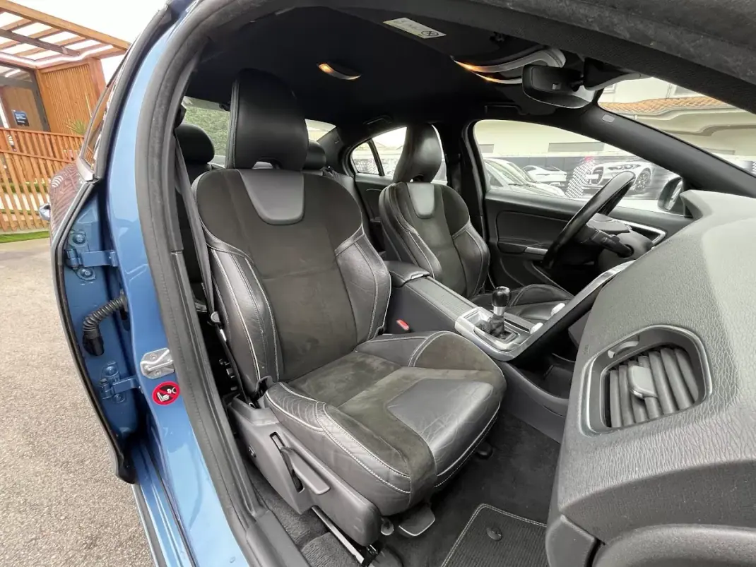 Volvo S60 2015 - 11950 EUR, 225000 km - AUTO.MOTO.pt - 225000km - foto 31 de 53