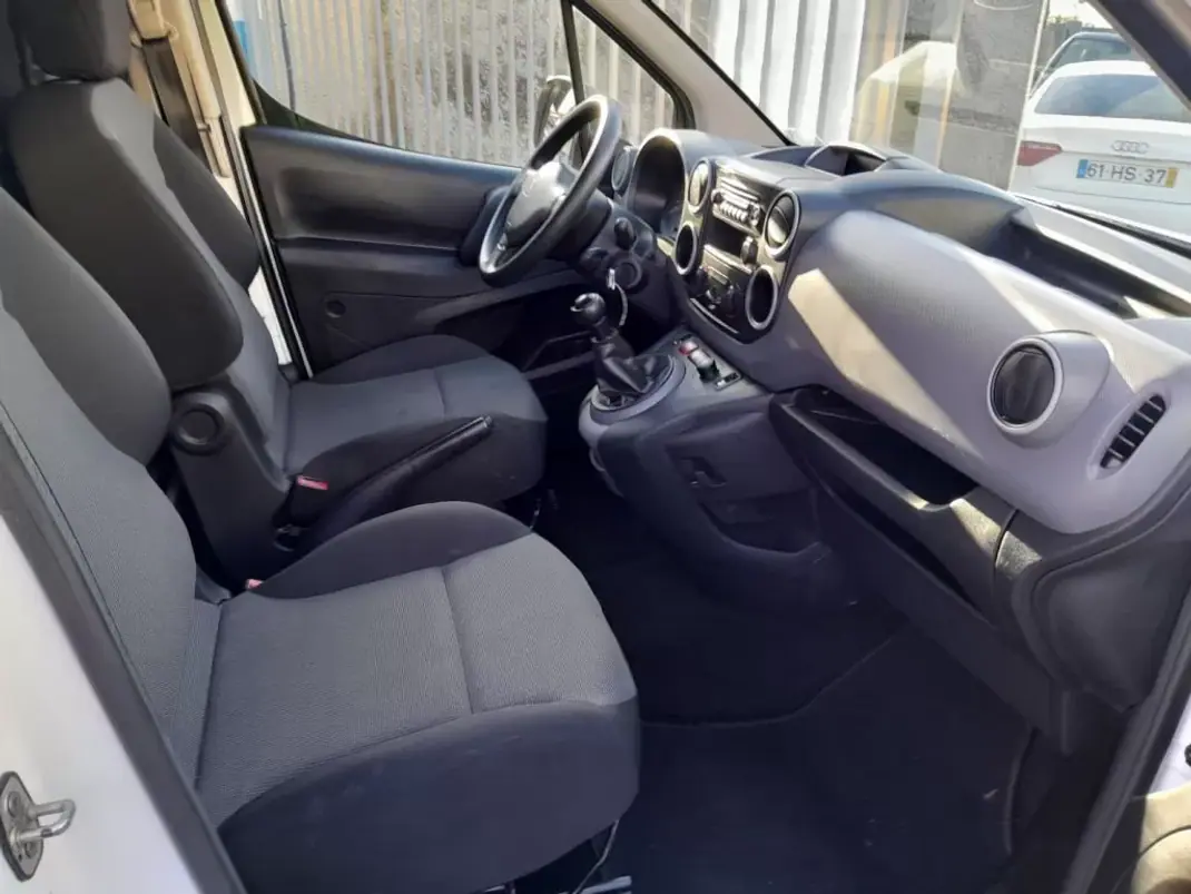 Peugeot Partner 2018 - 13900 EUR, 179163 km - 179163km - foto 6 de 11