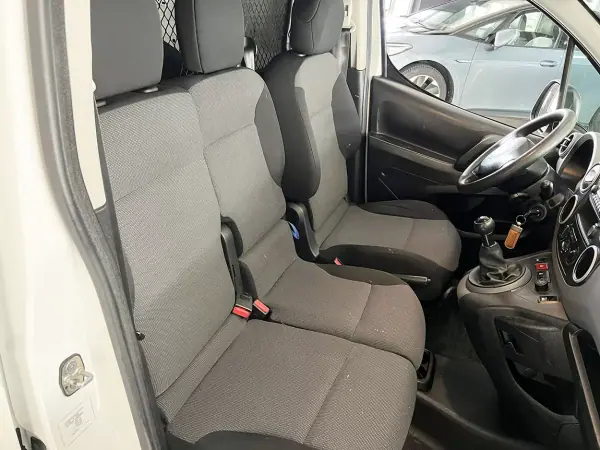 Citroën Berlingo 1.6 BlueHDi L1 Club 3L 2018 - 9900 EUR, 143113 km - AUTO.MOTO.pt - 143113km - foto 14 de 20