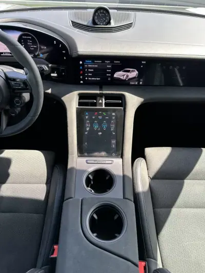 Porsche Taycan Sport Turismo 2025 - 130000 EUR, 19000 km - AUTO.MOTO.pt - 19000km - foto 54 de 78