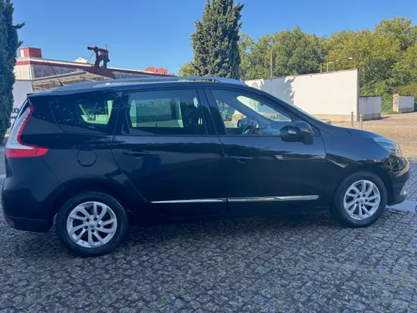 Renault Grand Scénic 2016 - 8150 EUR, 256000 km - AUTO.MOTO.pt - 256000km - foto 12 de 29
