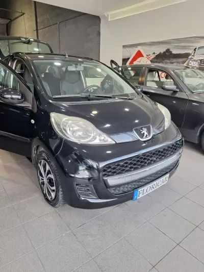 Peugeot 107 2010 - 4500 EUR, 147578 km - foto 1 de 23