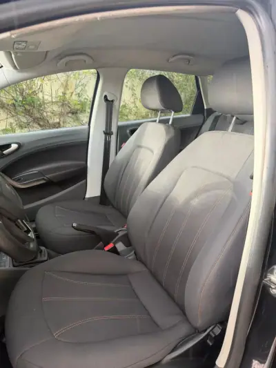 SEAT Ibiza ST 2010 - 7500 EUR, 203837 km - AUTO.MOTO.pt - 203837km - foto 7 de 8