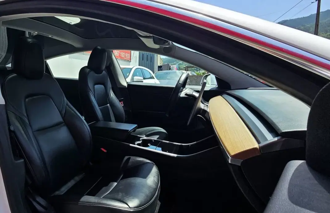 Tesla Model 3 2020 - 25500 EUR, 99000 km - AUTO.MOTO.pt - 99000km - foto 13 de 25