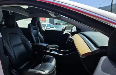 Tesla Model 3 2020 - 25500 EUR, 99000 km - AUTO.MOTO.pt - 99000km - foto 13 de 25