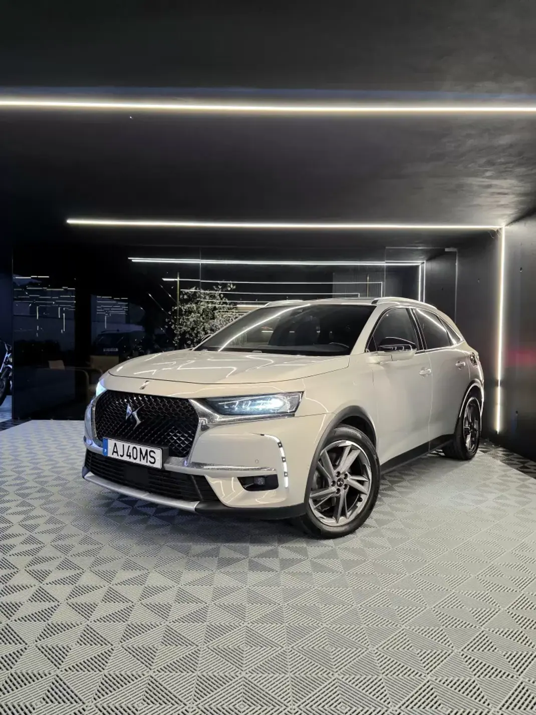 DS DS7 Crossback 2021 - 26750 EUR, 158000 km - AUTO.MOTO.pt - 158000km - foto 1 de 32