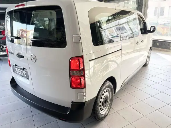 Opel Vivaro-e 2023 — foto 3 de 21