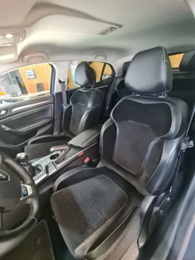 Renault Mégane 2016 - 13600 EUR, 152000 km - AUTO.MOTO.pt - 152000km - foto 18 de 21