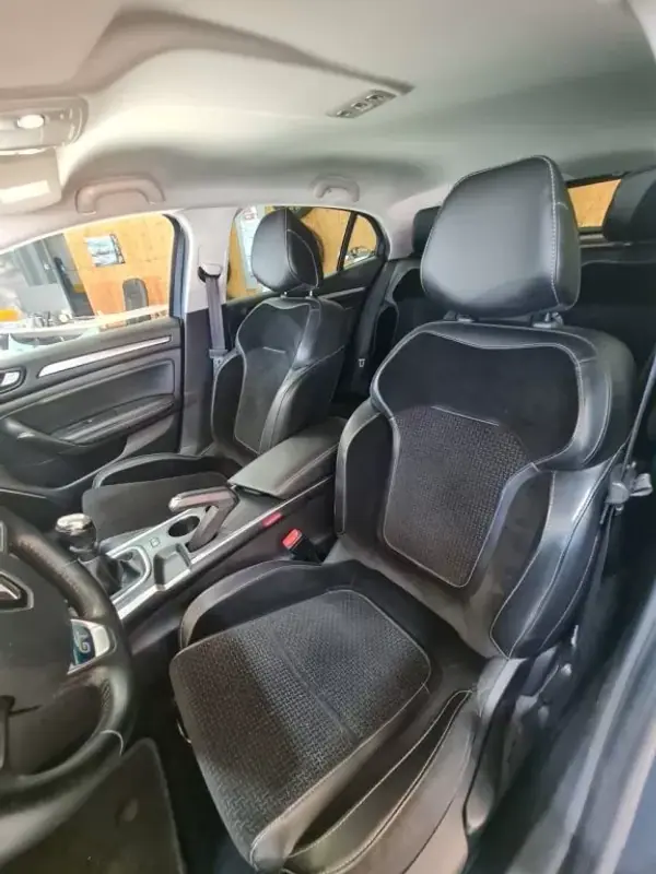 Renault Mégane 2016 - 13600 EUR, 152000 km - AUTO.MOTO.pt - 152000km - foto 18 de 21