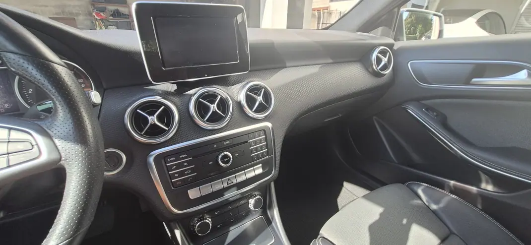 Mercedes-Benz A 180 2018 - 18500 EUR, 143000 km - 143000km - foto 8 de 13