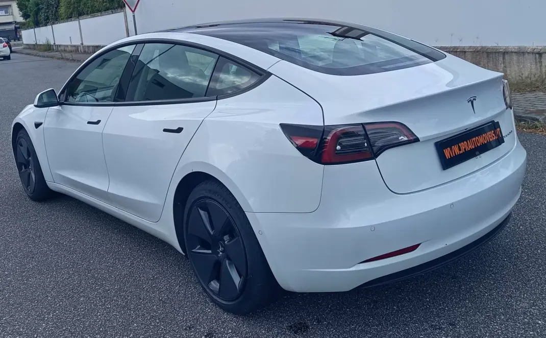 Tesla Model 3 2021 - 28990 EUR, 78600 km - 78600km - foto 5 de 18