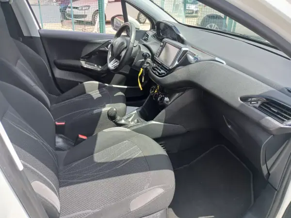 Peugeot 208 2014 - 7350 EUR, 85491 km - AUTO.MOTO.pt - 85491km - foto 22 de 25