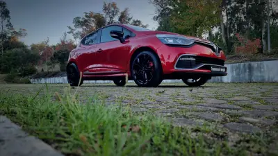 Renault Clio 2014 - 17700 EUR, 146000 km - AUTO.MOTO.pt - 146000km - foto 21 de 23