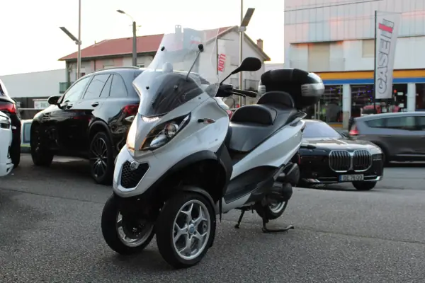 Piaggio MP3 Three Wheeler 250 2017 - 4500 EUR, 22286 km - AUTO.MOTO.pt - 22286km - foto 3 de 11
