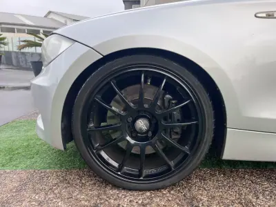 BMW 120 2008 - 12900 EUR, 300000 km - AUTO.MOTO.pt - 300000km - foto 24 de 39