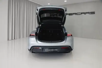 Porsche Taycan Sport Turismo 2024 - 74950 EUR, 55673 km - AUTO.MOTO.pt - 55673km - foto 50 de 57