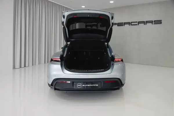 Porsche Taycan Sport Turismo 2024 - 74950 EUR, 55673 km - AUTO.MOTO.pt - 55673km - foto 50 de 57